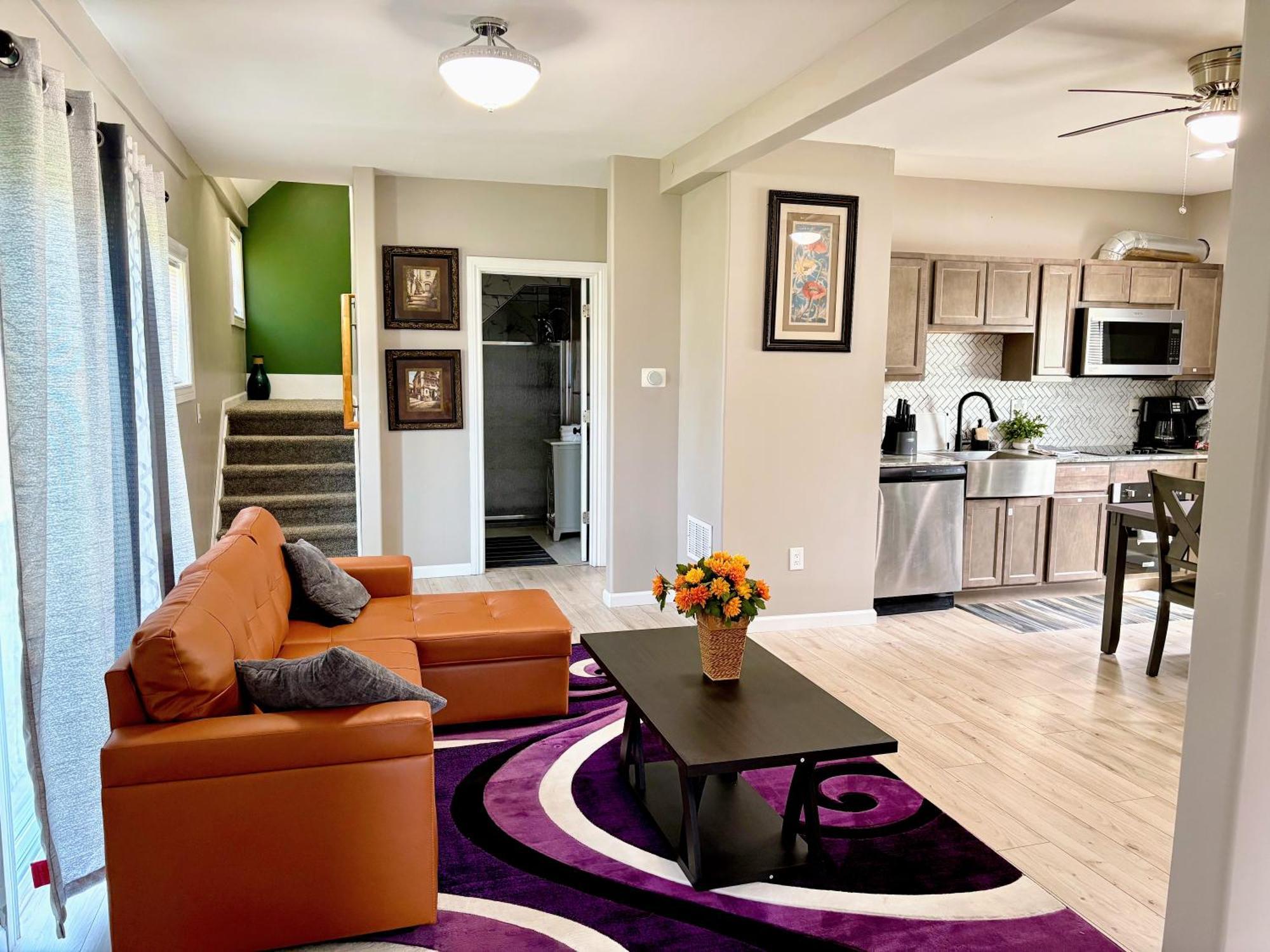 And Cozy Whole House 25min To Niagara Falls Apartment