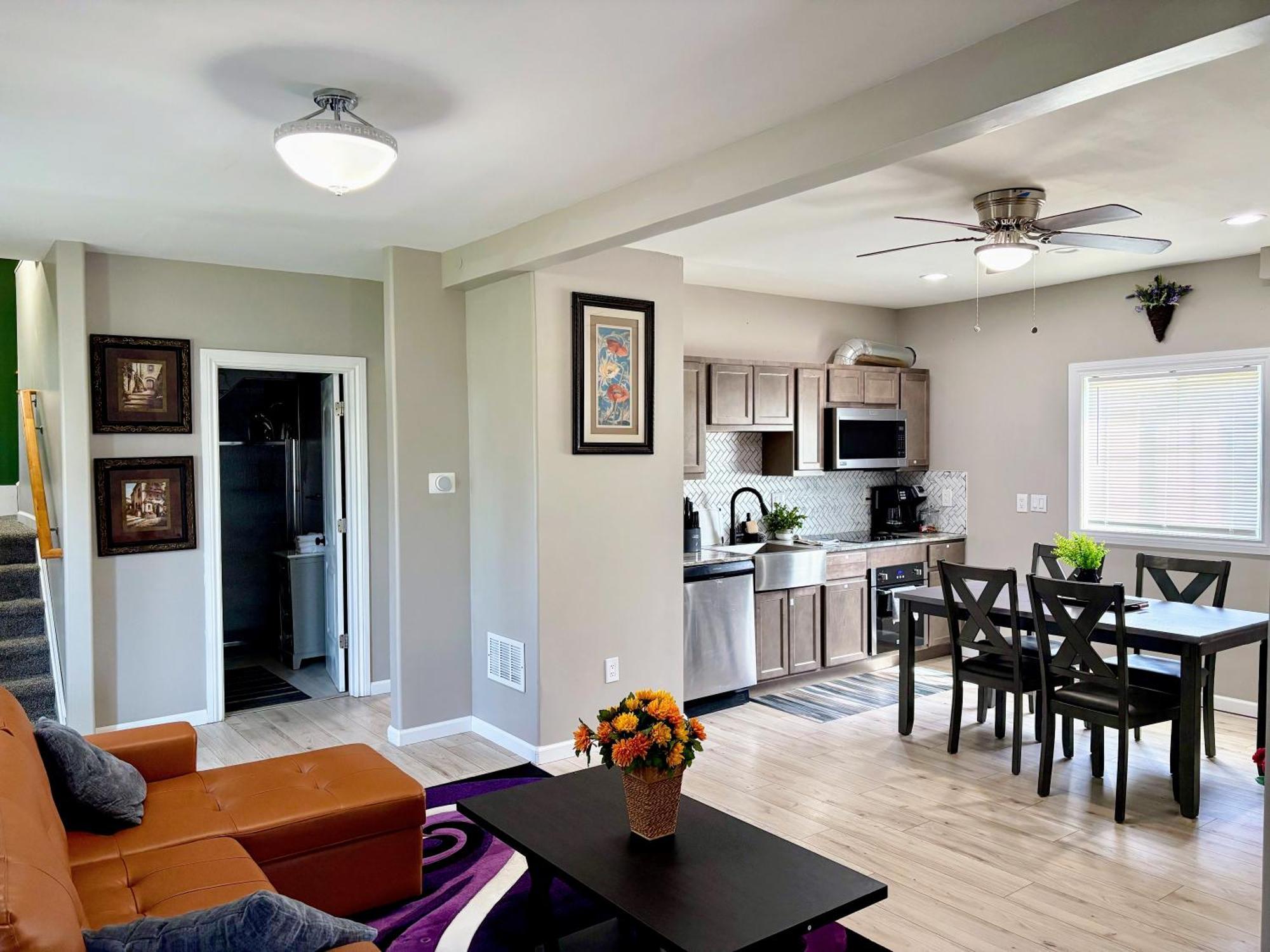 And Cozy Whole House 25min To Niagara Falls Apartment